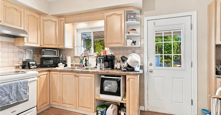 Upper-15 Clinton Street, Hamilton, ON, L8L 3J7 - 10