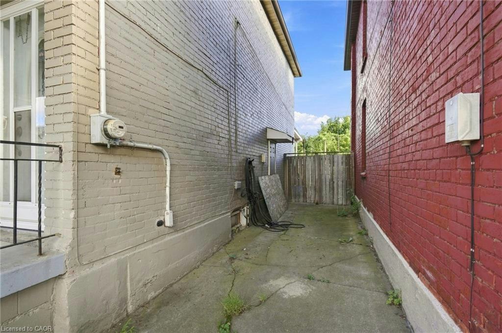 Upper-15 Clinton Street, Hamilton, ON, L8L 3J7 - 30