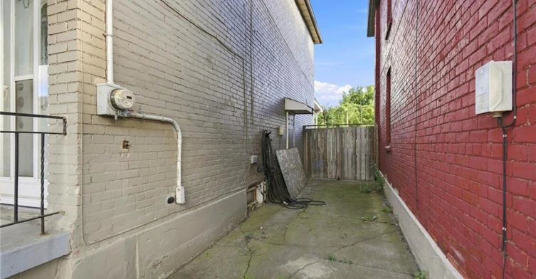 Upper-15 Clinton Street, Hamilton, ON, L8L 3J7 - 30