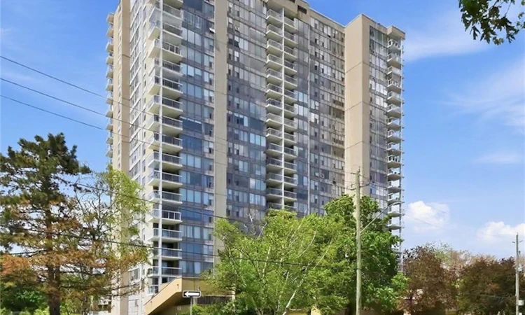 1903-75 Queen Street N