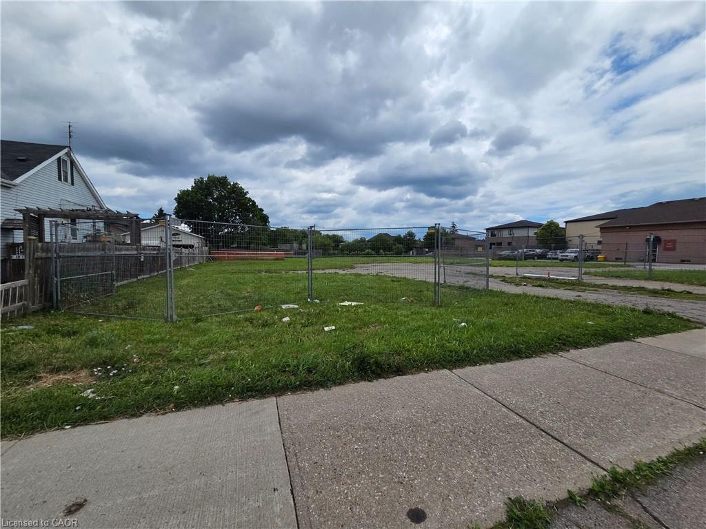 423 Highway 8, Hamilton, ON, L8G 1G1