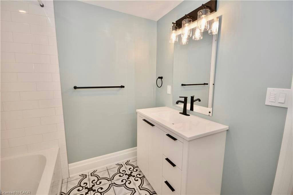 Lower-17 Inverness Avenue W, Hamilton, ON, L9C 1A1 - 12