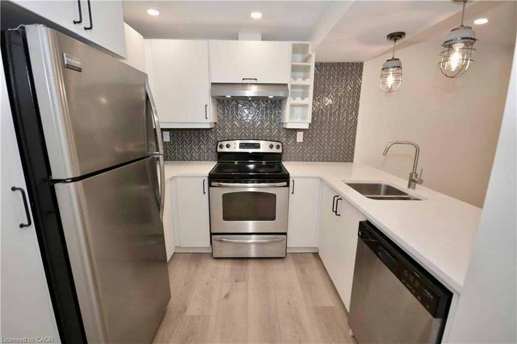 Lower-17 Inverness Avenue W, Hamilton, ON, L9C 1A1 - 4