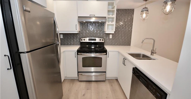 Lower-17 Inverness Avenue W, Hamilton, ON, L9C 1A1 - 4
