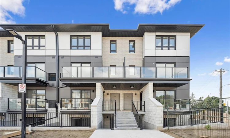 D13-410 Northfield Drive W