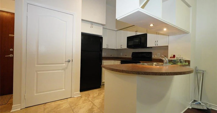 320-330 Princess Royal Drive, Mississauga, ON, L5B 4P7 - 12