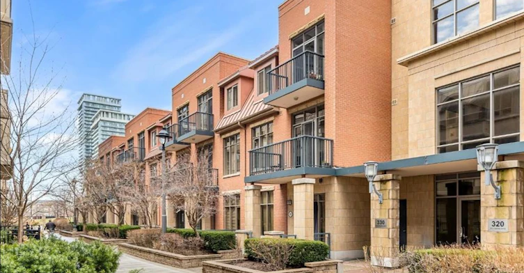 320-330 Princess Royal Drive, Mississauga, ON, L5B 4P7 - 4