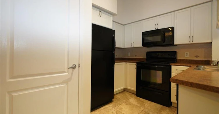 320-330 Princess Royal Drive, Mississauga, ON, L5B 4P7 - 11