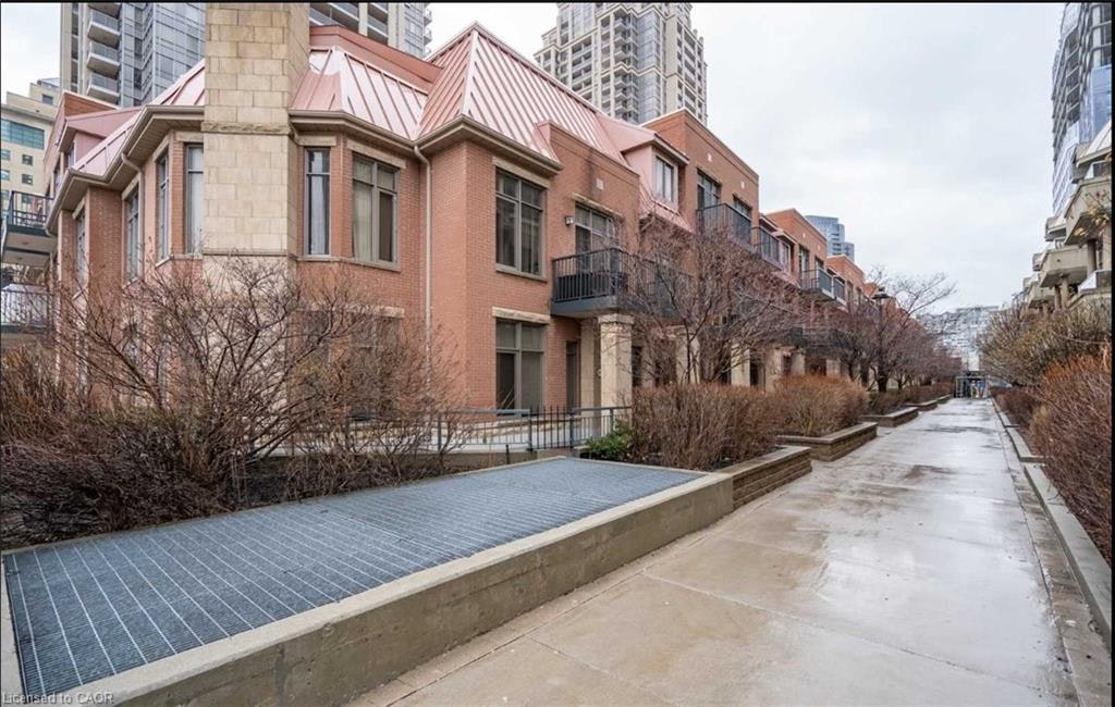 320-330 Princess Royal Drive, Mississauga, ON, L5B 4P7