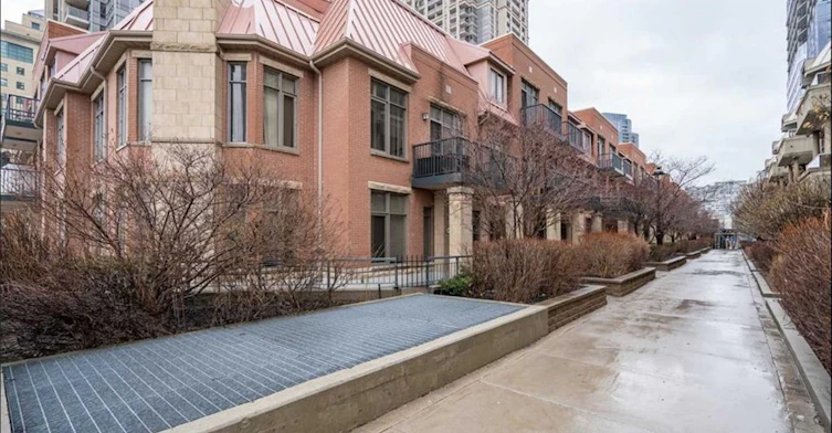 320-330 Princess Royal Drive, Mississauga, ON, L5B 4P7