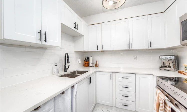 402-225 Harvard Place