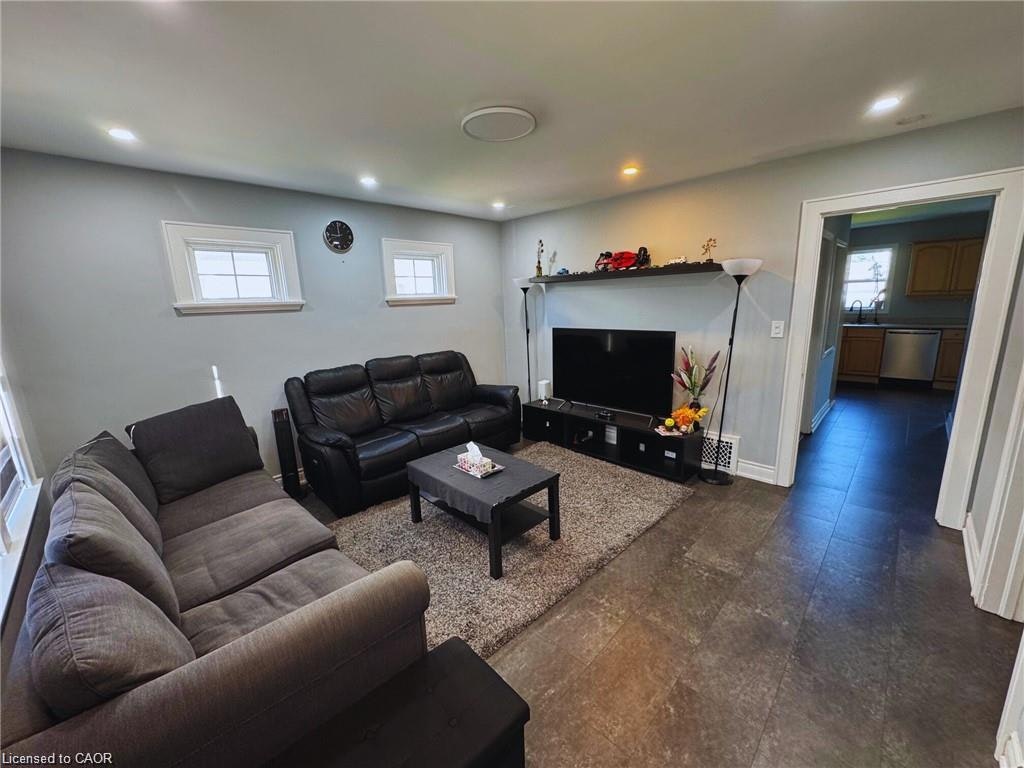 Upper Unit-63 Mintern Avenue, Brantford, ON, N3S 1L2 - 3