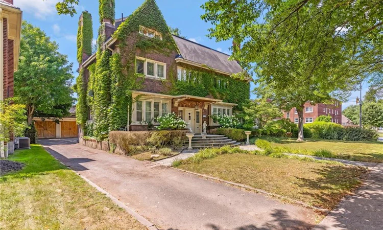 122 Dufferin Avenue