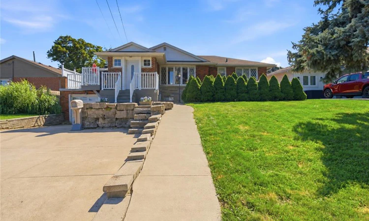 13 Lakeside Drive