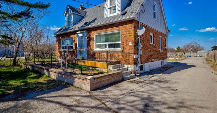 243 8 Highway, Hamilton, ON, L8G 1E2