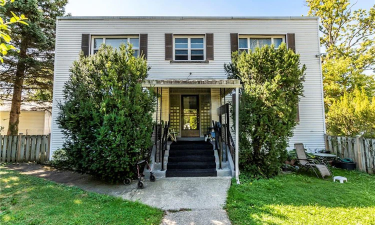13 Mcmaster Avenue