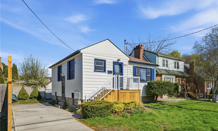 894 Garth Street