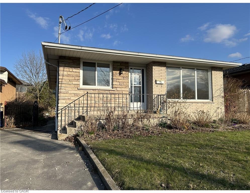 Lower unit-95 Burrwood Drive, Hamilton, ON, L9C 3T3