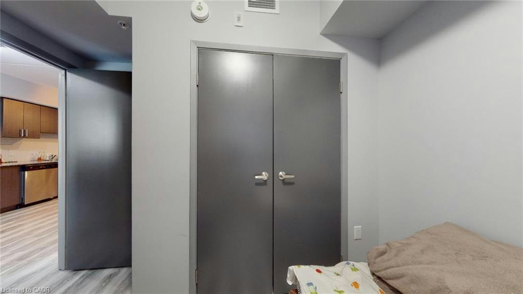 B215-275 Larch Street, Waterloo, ON, N2L 3R2 - 17