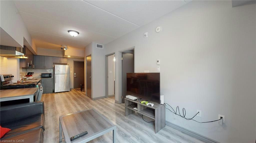 B215-275 Larch Street, Waterloo, ON, N2L 3R2 - 7