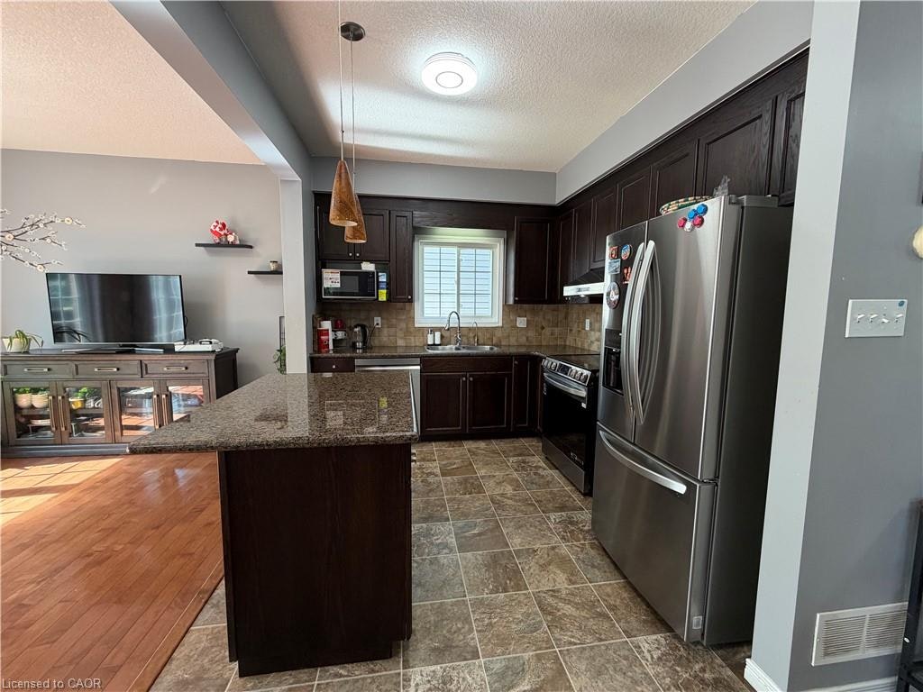 649 Winterberry Avenue, Waterloo, ON, N2V 2X4 - 16