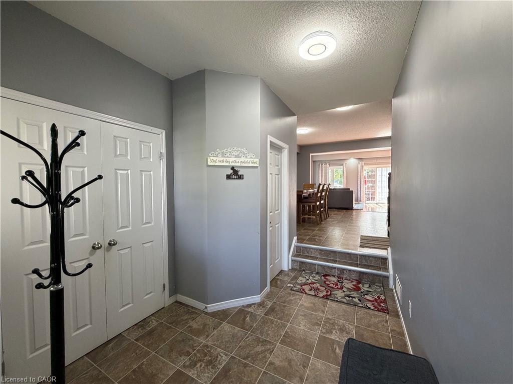 649 Winterberry Avenue, Waterloo, ON, N2V 2X4 - 6