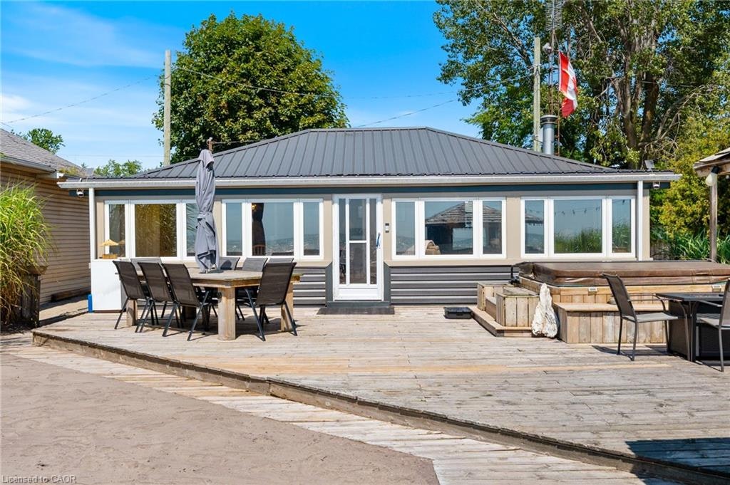 7 Woodstock Avenue, Norfolk County, ON, N0E 1M0