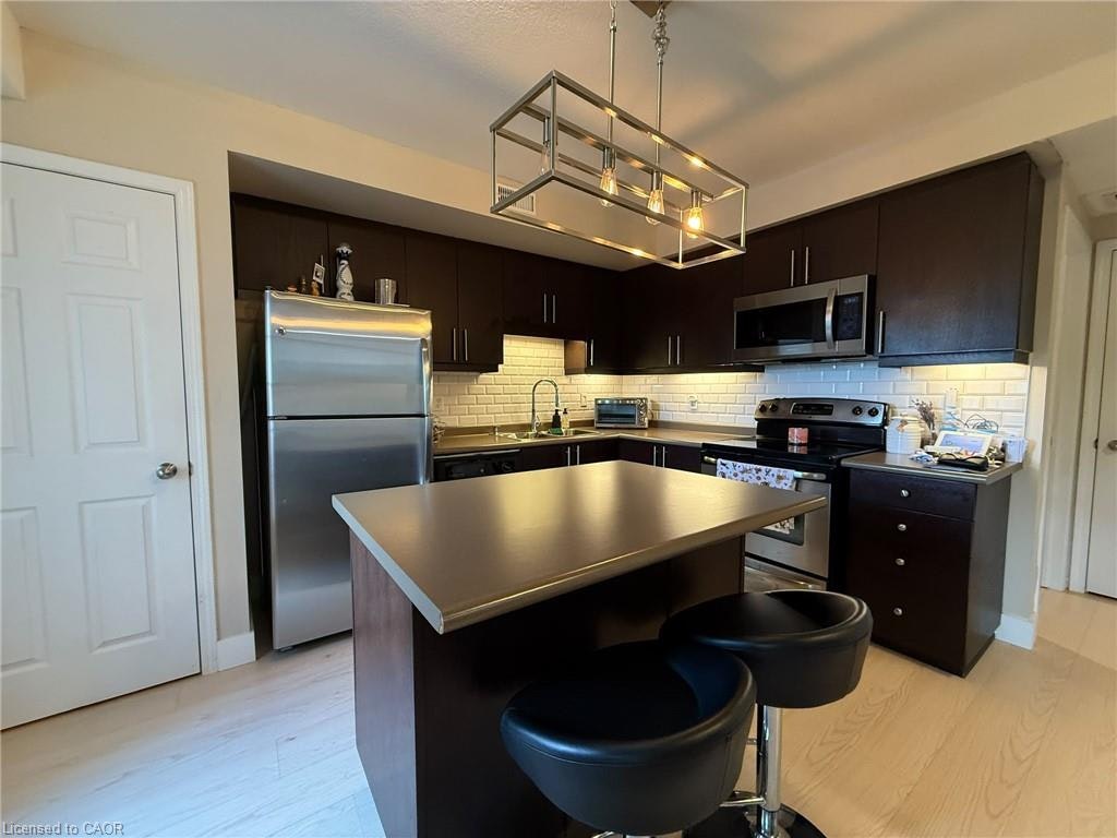 5J-255 Maitland Street, Kitchener, ON, N2R 0C8 - 2