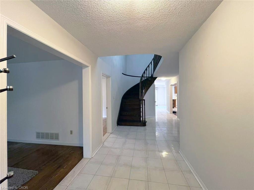 25 Thornton Trail, Hamilton, ON, L9H 6X9 - 5