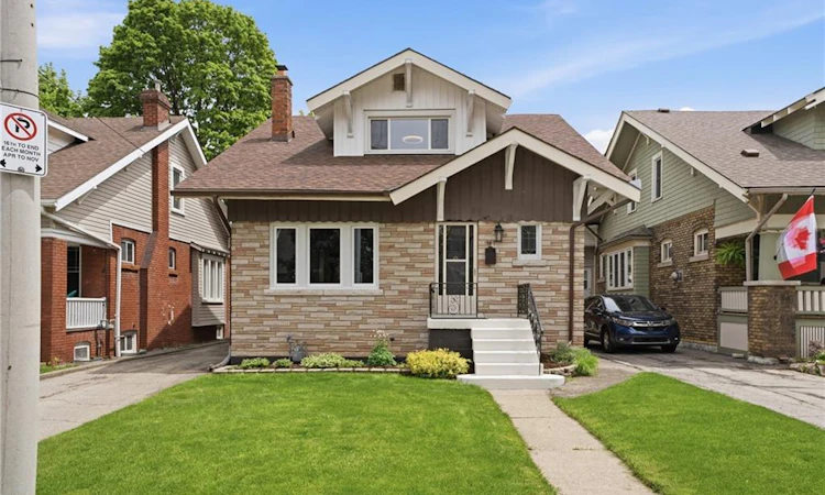 167 Balmoral Avenue S