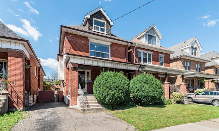 75 Kensington Avenue N