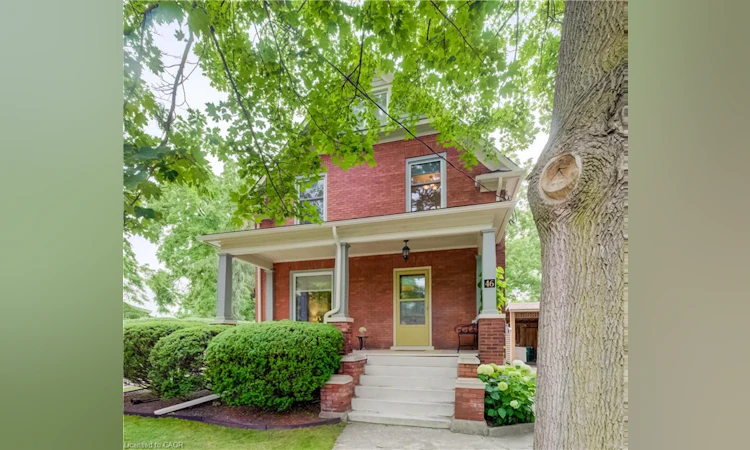 46 Ellen Street W