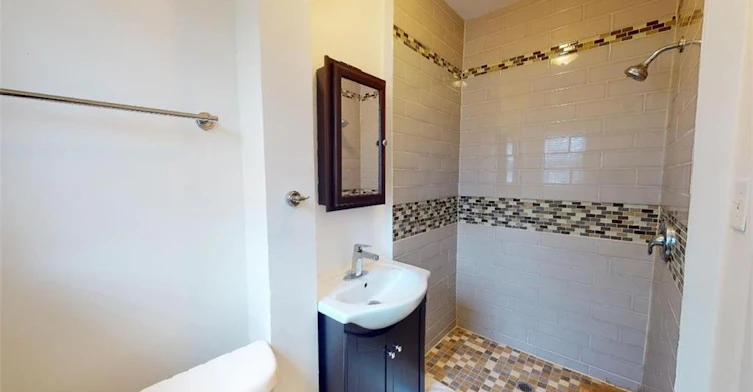 961 1/2 King Street E, Hamilton, ON, L8M 1C3 - 6