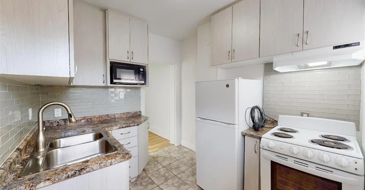 961 1/2 King Street E, Hamilton, ON, L8M 1C3 - 4