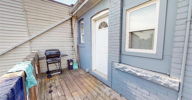 961 1/2 King Street E, Hamilton, ON, L8M 1C3