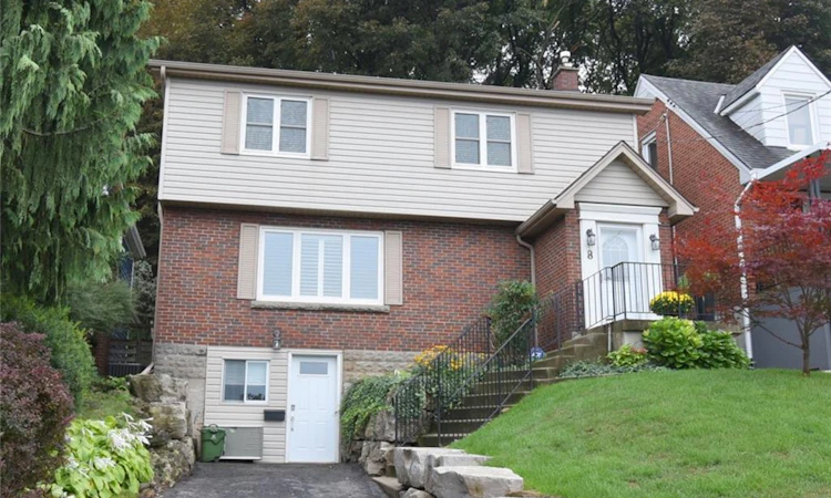 8 Kingsway Drive