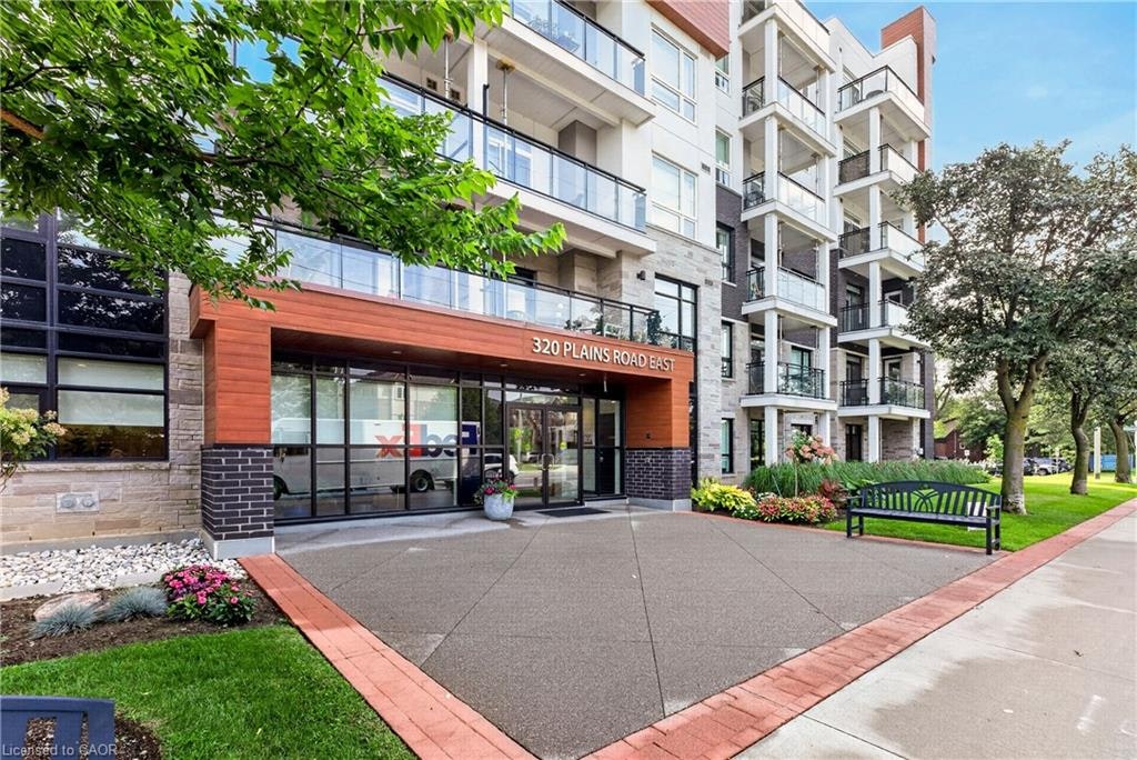 208-320 Plains Road E, Burlington, ON, L7T 0C1
