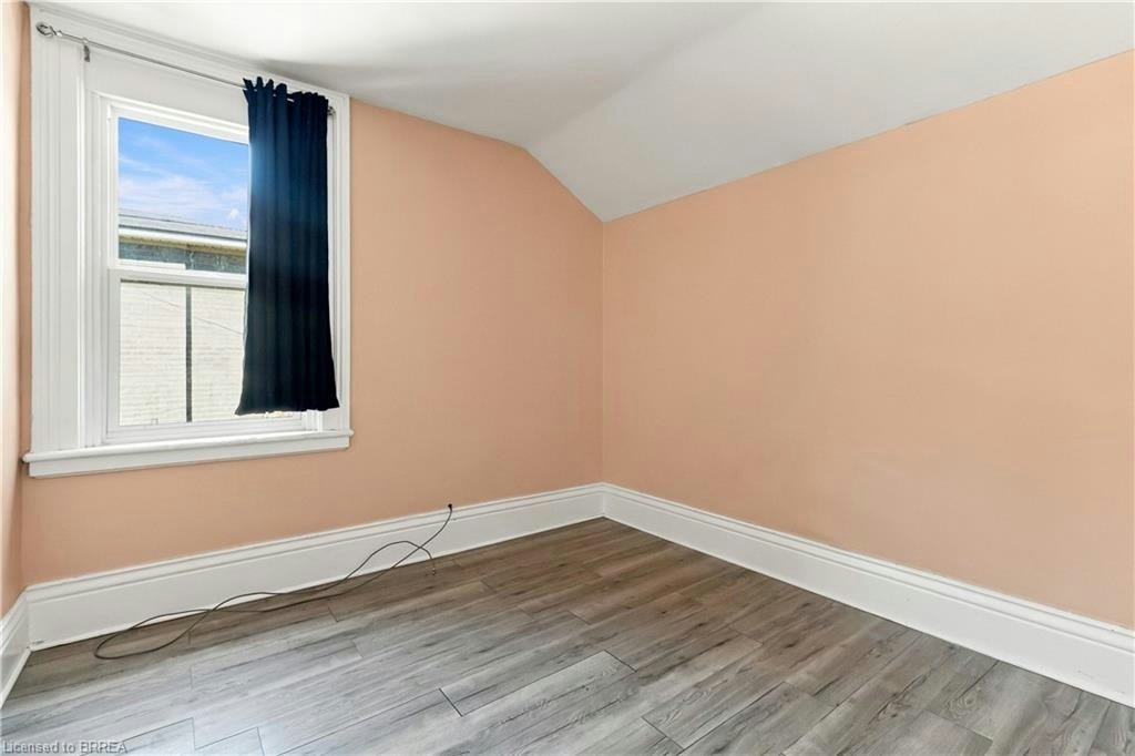 Upper-63 East Avenue, Brantford, ON, N3S 3L5 - 9