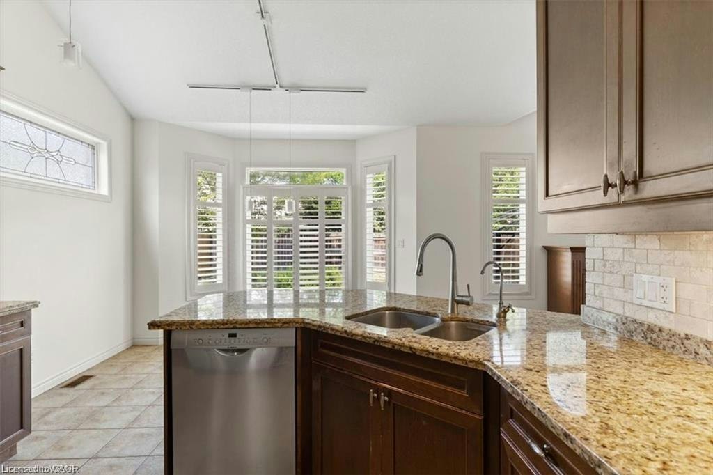 754 Klosters Drive, Waterloo, ON, N2V 2V5 - 7