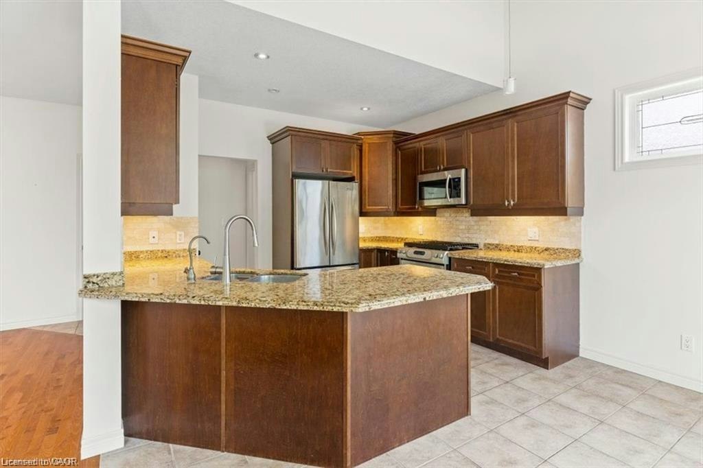 754 Klosters Drive, Waterloo, ON, N2V 2V5 - 8