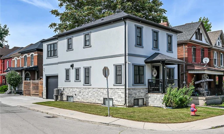 109 Ray Street