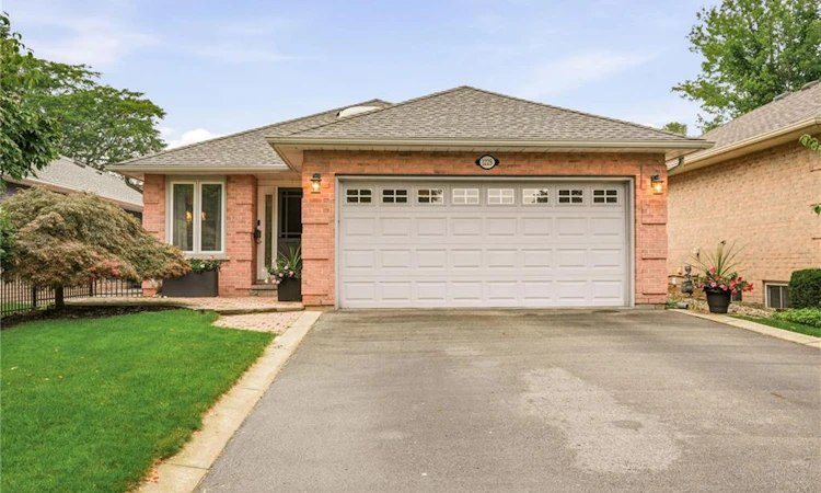1229 Nathaniel Crescent