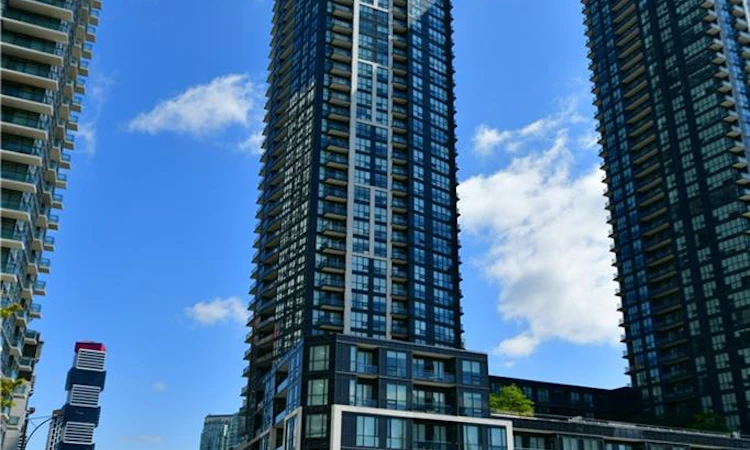2001-510 Curran Place