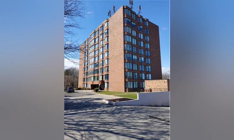 401-180 Limeridge Road W