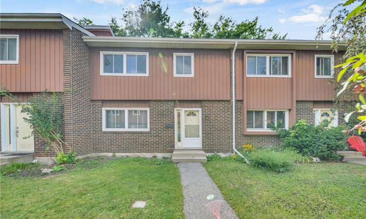 101-121 University Avenue E