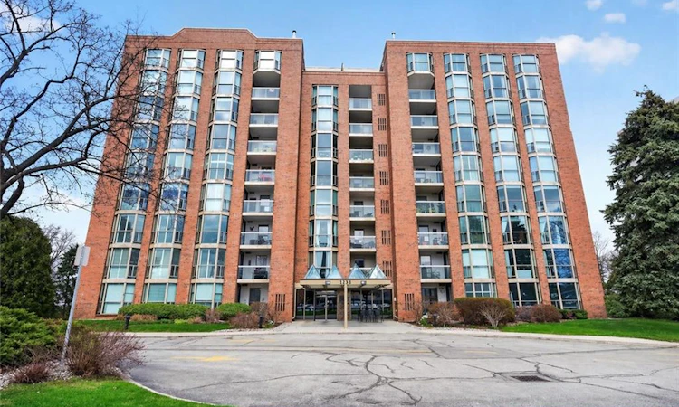 710-1225 North Shore Boulevard E
