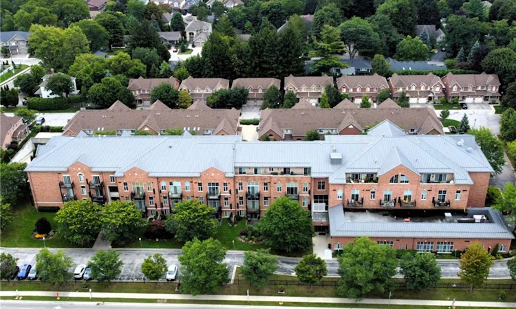 111-262 Dundas Street E