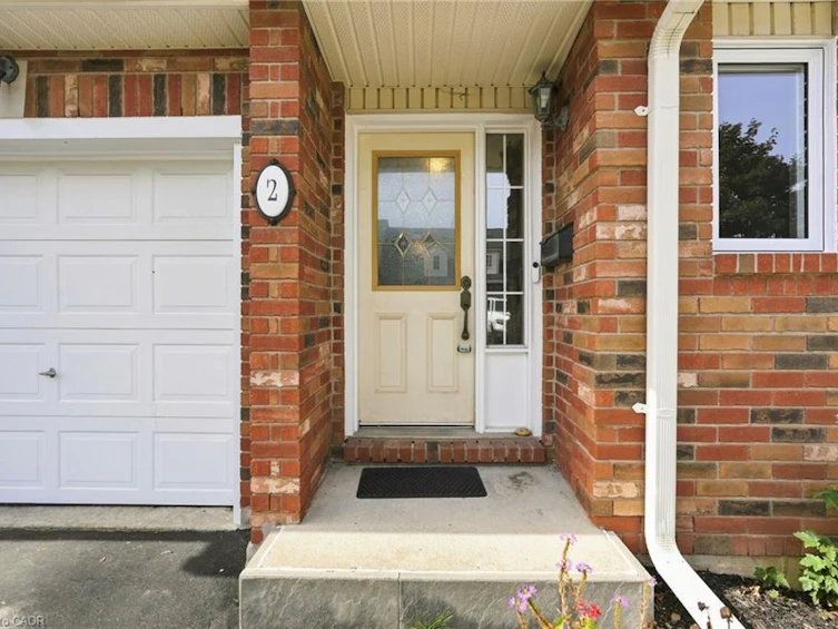2-222 Fellowes Crescent, Hamilton, ON, L8B 0R1 - 2