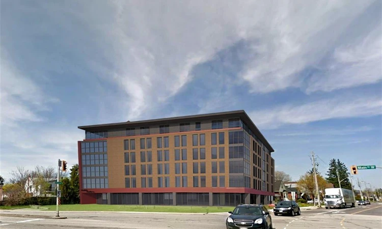 906 Main Street W