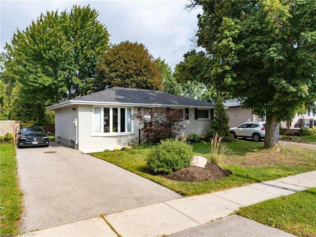 7 Cambridge Drive, Brantford, ON, N3R 5E1